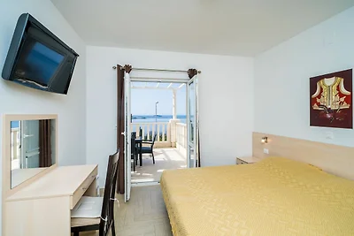 Villa Samba - Two-Bedroom Apartment with Terr...