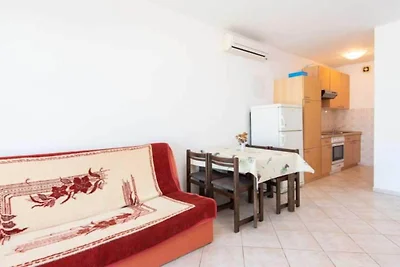 Spacious and Cozy Seafront Apartments - Two B...