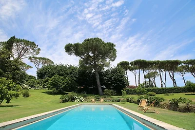 Villa di lusso a Manziana con piscina