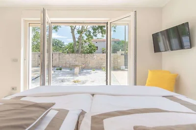 Villa in Višnjan mit Schwimmbecken