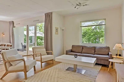 Angenehmes Ferienhaus mit Garten