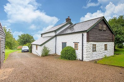 Fijn vakantiehuis in Welshpool met een tuin