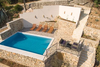 Villa in Podgora mit beheiztem Pool