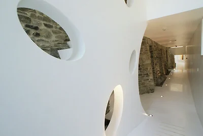 Gerהumiges Ferienhaus in Redu mit Garten