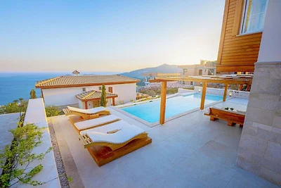 Villa in Kalkan mit Schwimmbecken