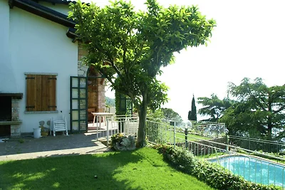Geräumige Villa in Torri del Benaco mit eigen...