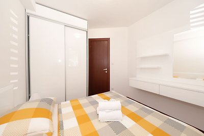 Schöne und helle Ferienwohnung mit Meerblickb...