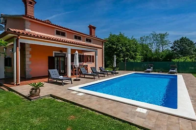 Villa in Santalezi mit Schwimmbecken