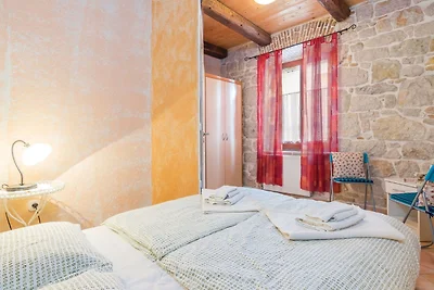 Rustikales Ferienhaus in Vrsar mit Garten