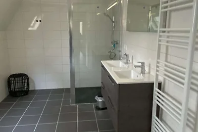 Bella villa con 4 bagni, vicino a Vrachelse...