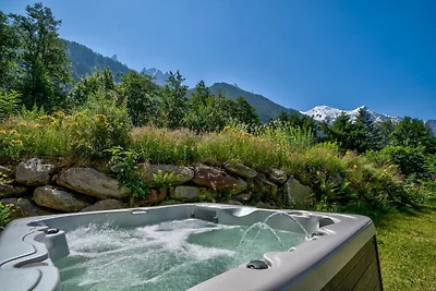 Chalet with Hot Tub & Sauna near Chamonix...