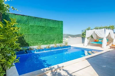 Villa in Kalkan mit Schwimmbecken