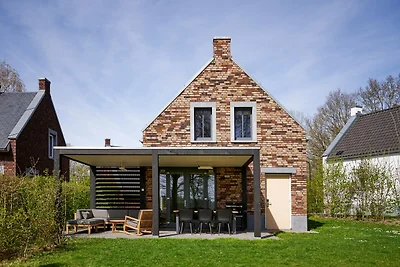 Bella villa con veranda a 4 km da Maastricht