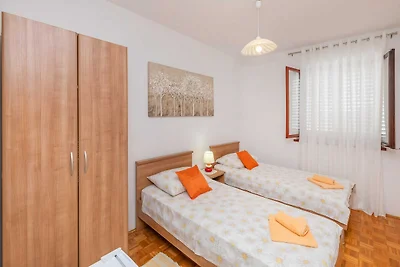 Rooms Ivo - Twin Room with Shared Bathroom