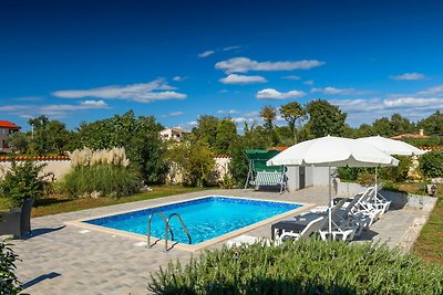 Boutique-Ferienhaus mit Pool in Šegotici