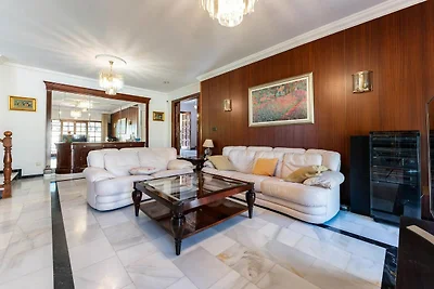 Angenehme Villa in Churriana mit Pool