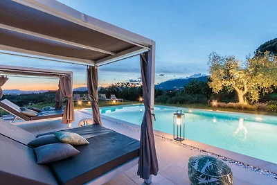 10 Bedrooms Villa in Lucca with pool
