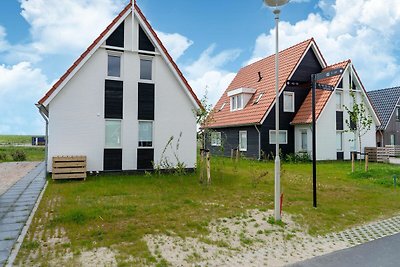 Modernes, freistehendes Ferienhaus in Scherpe...