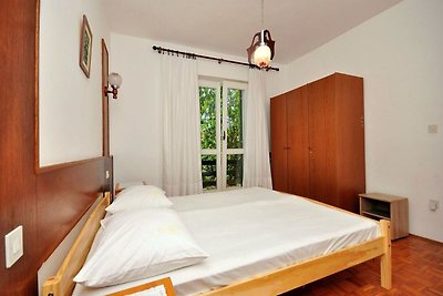 Einladende Wohnung in Novalja mit Patio