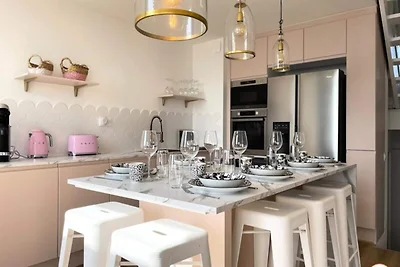 Leben in Pink Meerblick mit Terrassenstrand