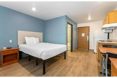 1 Queensize Bed | Ada/ri Douche/nsmk/keuken