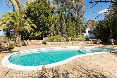 Villa mit Pool und Blick auf die Landschaft