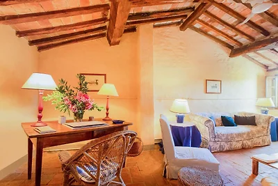 Ruhiges Ferienhaus in Ponsacco mit Pool