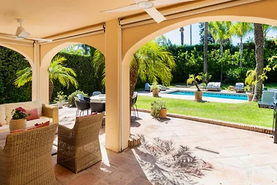 Villa in Los Monteros vlakbij het strand van...