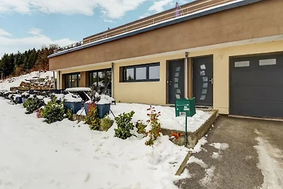 Schצnes Ferienhaus in La Chaux mit Whirlpool