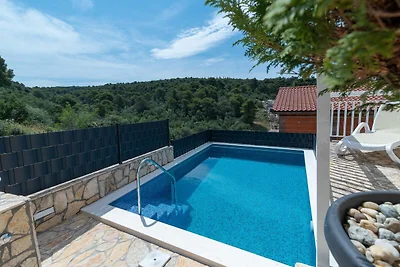 Wohnung mit Garten in Trogir