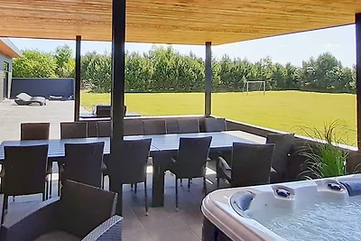 14 persoons vakantie huis in Væggerløse-By...