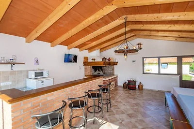 Apartamento vacacional en Labin con piscina.