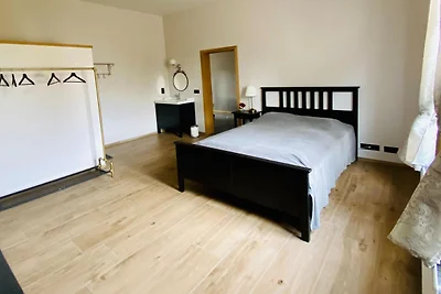 Elegantes Herrenhaus am Hang