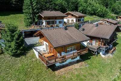 Chalet mit Bergblick in Wald
