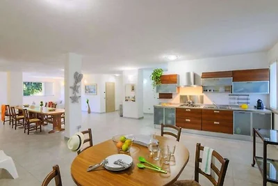 Spaziosa villa a Tavullia con piscina privata