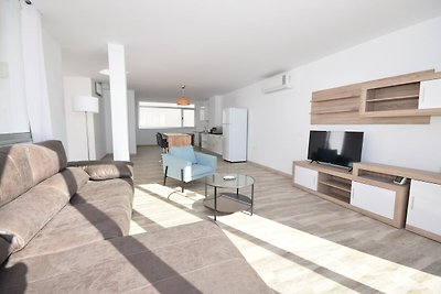 Moderne Wohnung in Solana mit Terrasse