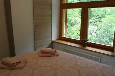 Riverside Rustic Ridge Apartments with Balcon...
