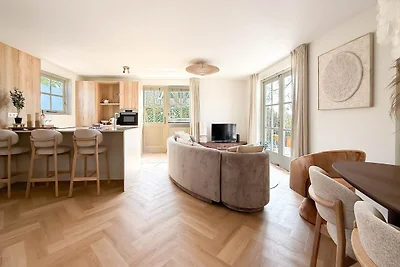 Villa mit weitläufigem, sonnigem Garten