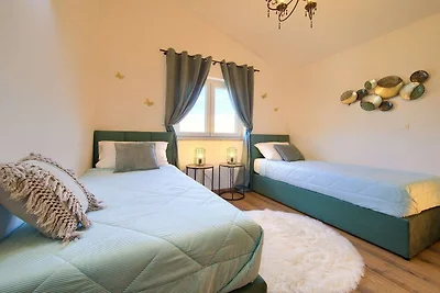 Two Bedroom Apartment with Terrace and Sea...