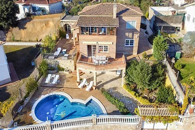 Schöne Villa mit Pool in Vidreres