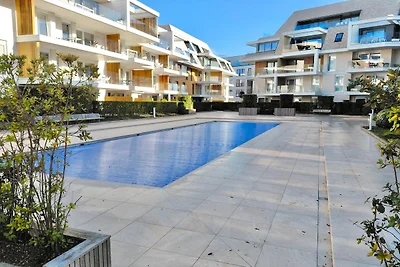 Luxusapartment mit Pool und Parkplatz