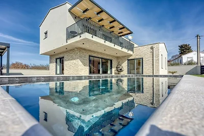 Villa in Sveti Lovrec mit Schwimmbecken