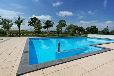 Chalet spacieux avec piscine pour 4 personnes