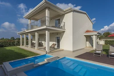 Villa in Dracevac mit Schwimmbecken