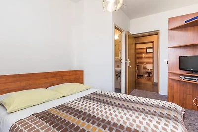 Elegant Brsec Apartments with Sea View - Thre...