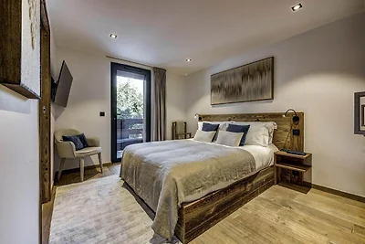 Quality Chalet with pastries & housekeeping...