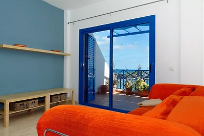 Modernes Apartment in Arrecife mit Terrasse