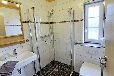 Ferienhaus in Altefähr mit Schwimmbecken