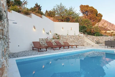 Villa in Podgora mit beheiztem Pool