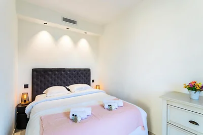 DEL562 Luxuswohnung mit herrlicher Aussicht